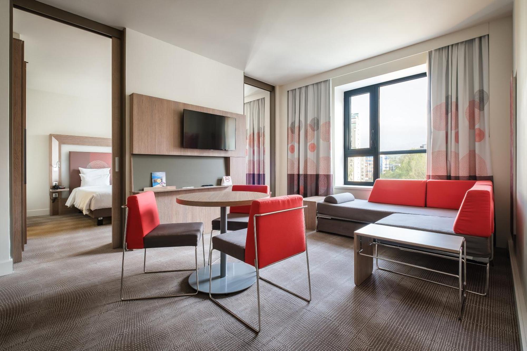 Novotel Almaty City Center Екстериор снимка