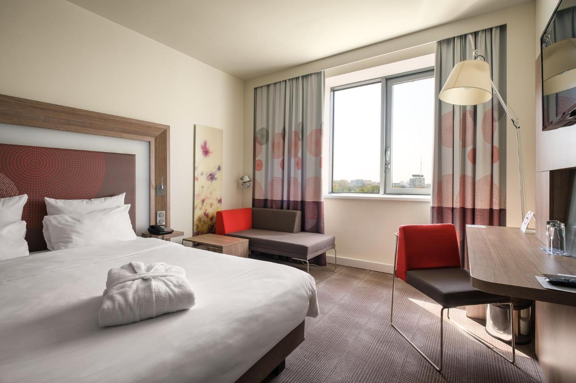 Novotel Almaty City Center Екстериор снимка