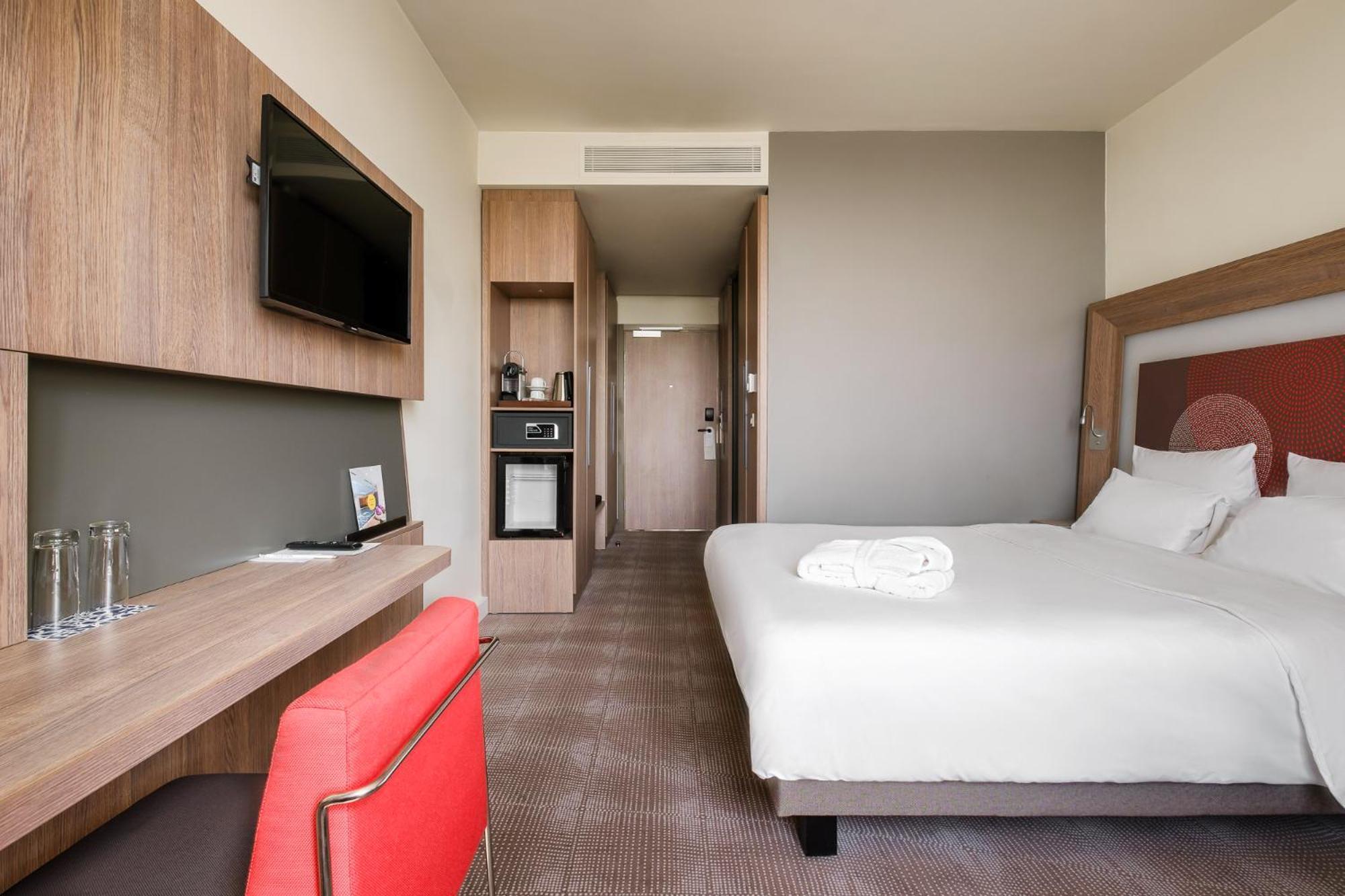 Novotel Almaty City Center Екстериор снимка