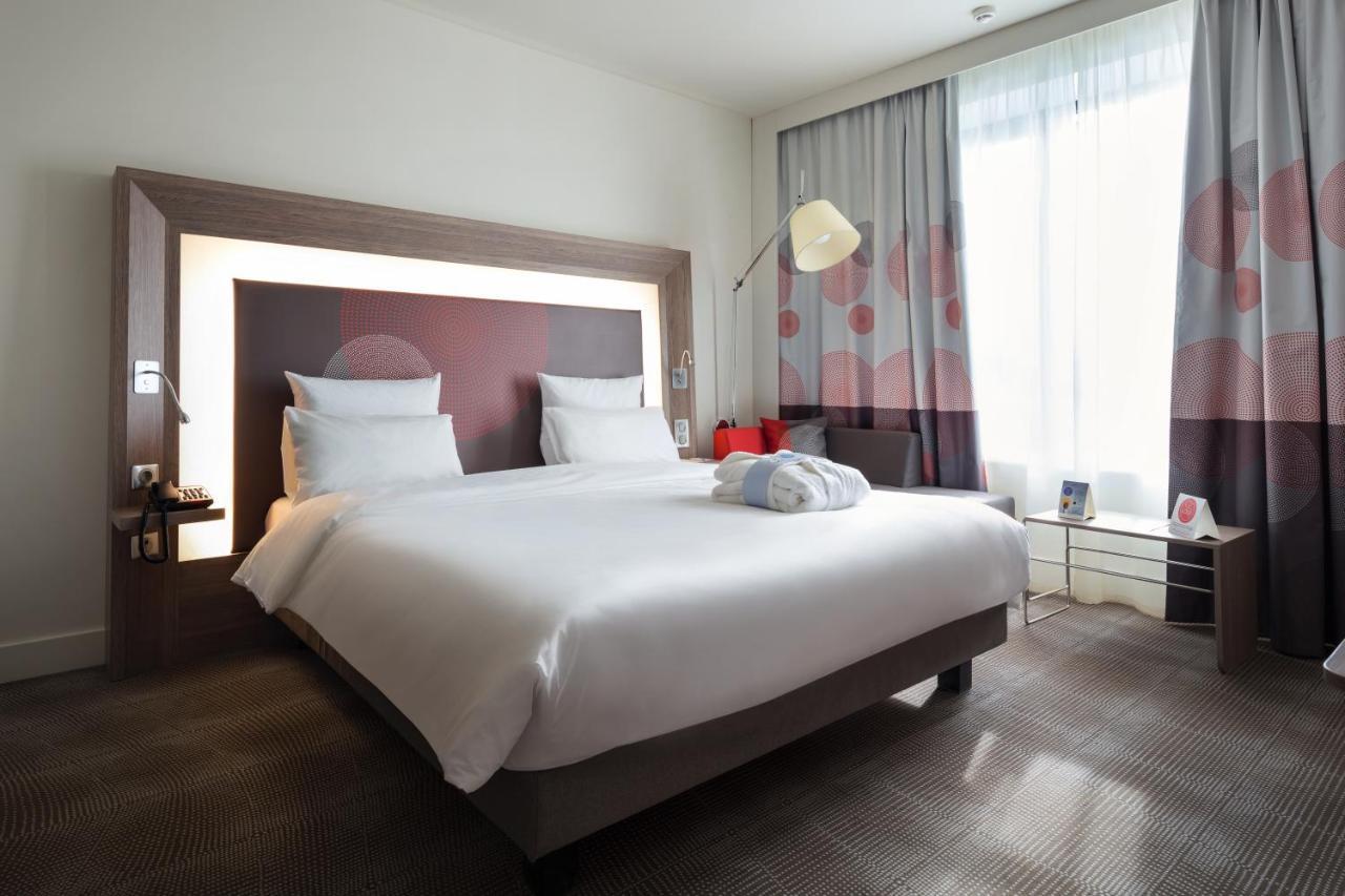 Novotel Almaty City Center Екстериор снимка
