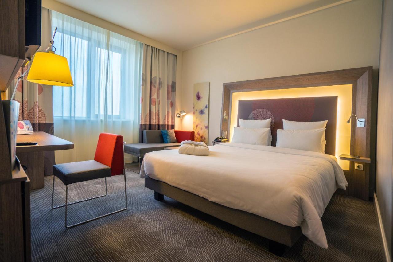 Novotel Almaty City Center Екстериор снимка